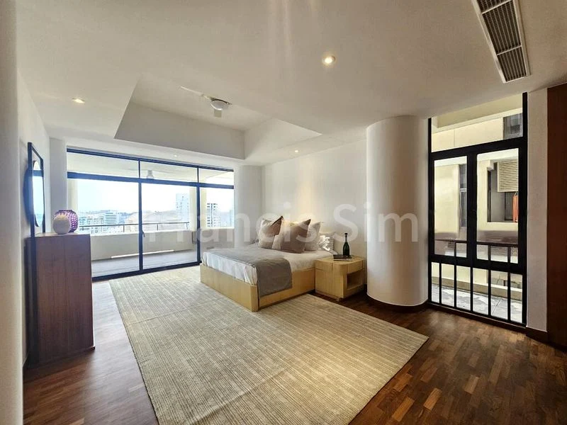 4 Bed Condo for Rent in  The Colonnade - Image 7