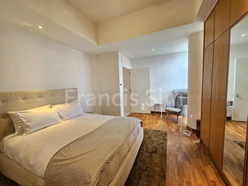 4 Bed Condo for Rent in  The Colonnade - Image 15