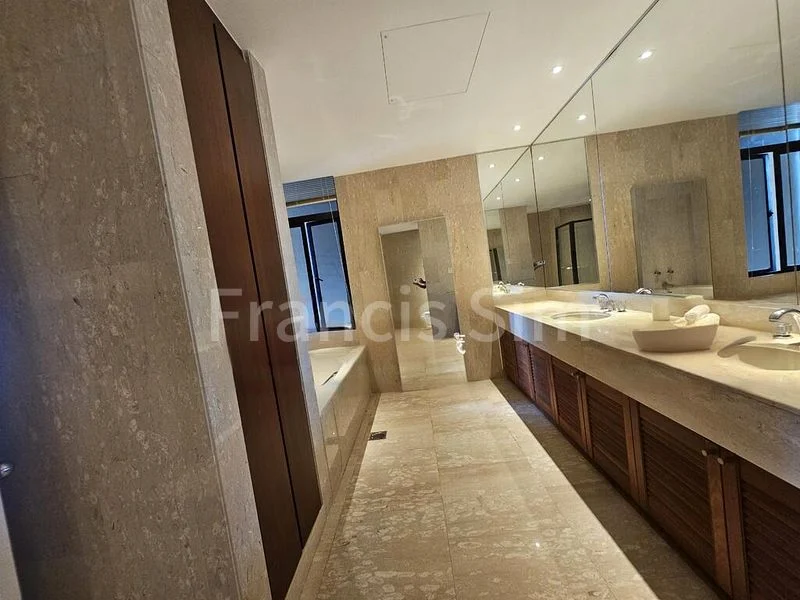 4 Bed Condo for Rent in  The Colonnade - Image 8