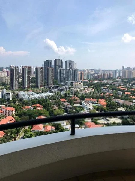 4 Bed Condo for Rent in  Kim Lin Park - Image 15