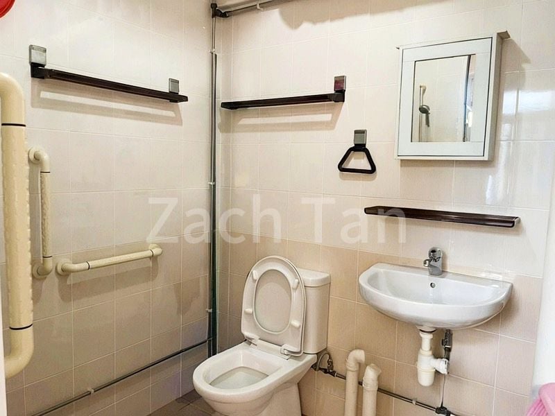 5 Room (5A) HDB for Sale in 641 Rowell Road - Image 6