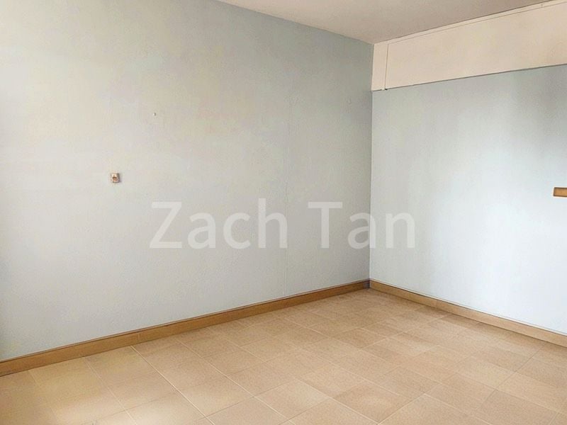 5 Room (5A) HDB for Sale in 641 Rowell Road - Image 5