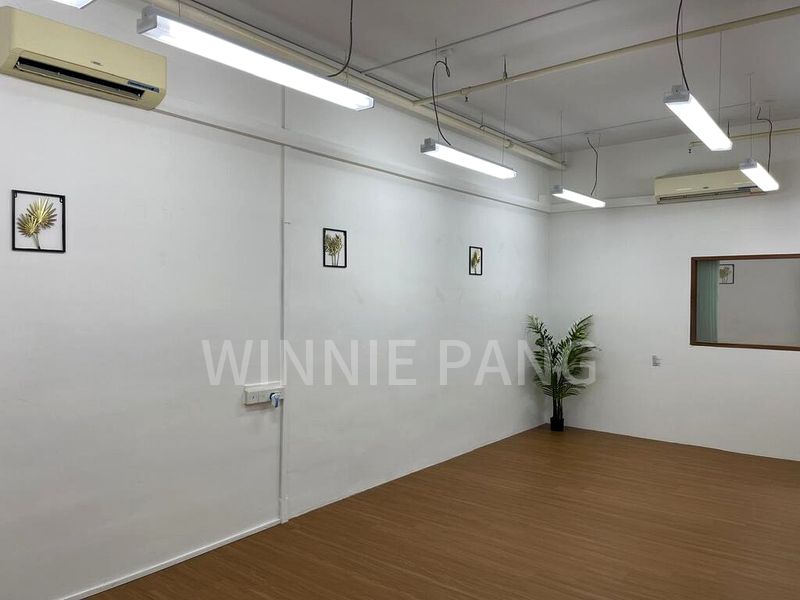 Light Industrial (B1) for Rent: Tradehub 21 - Image 10