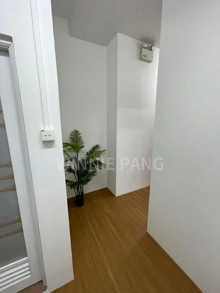 Light Industrial (B1) for Rent: Tradehub 21 - Image 1