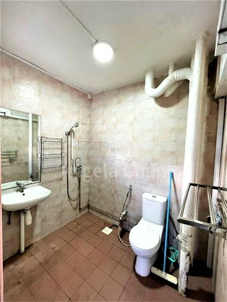 Common Room (HDB) for Rent in  216 Jurong East Street 21 - Image 11