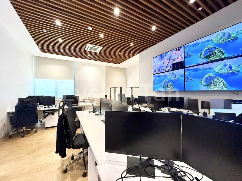 Light Industrial (B1) for Sale: UB One, 1,200 Sq Ft Unit on 1,000 Sq Ft Yard, 1,000 Sq Ft Mezzanine, on Bridge Road, Hayes - Image 6