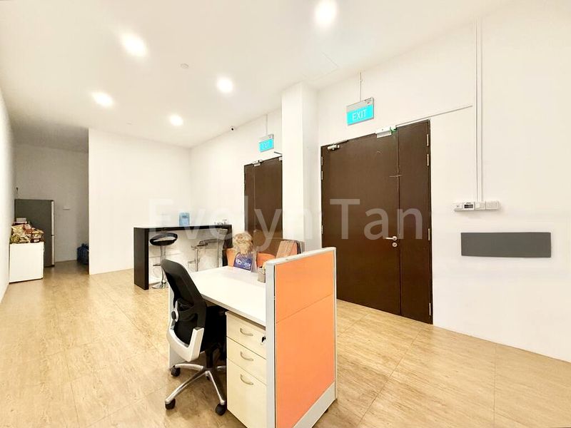 Light Industrial (B1) for Sale: UB One, 1,200 Sq Ft Unit on 1,000 Sq Ft Yard, 1,000 Sq Ft Mezzanine, on Bridge Road, Hayes - Image 1