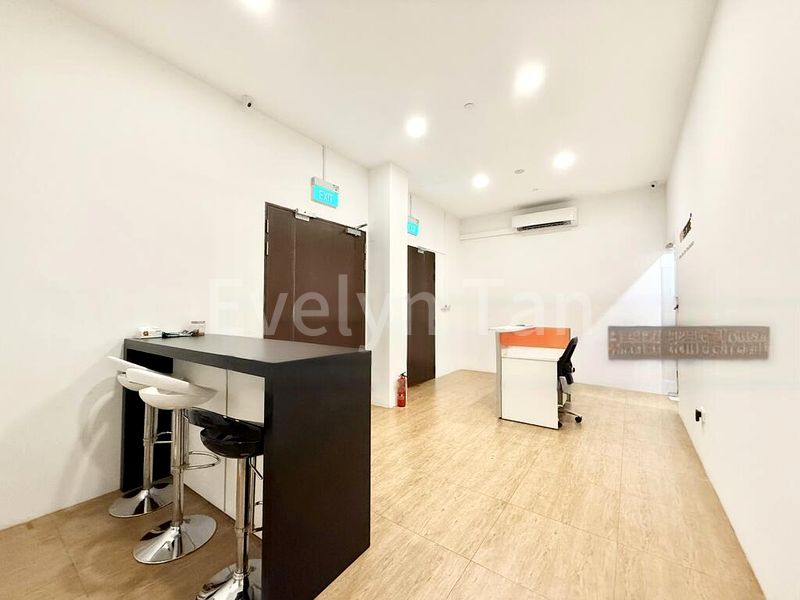 Light Industrial (B1) for Sale: UB One, 1,200 Sq Ft Unit on 1,000 Sq Ft Yard, 1,000 Sq Ft Mezzanine, on Bridge Road, Hayes - Image 3