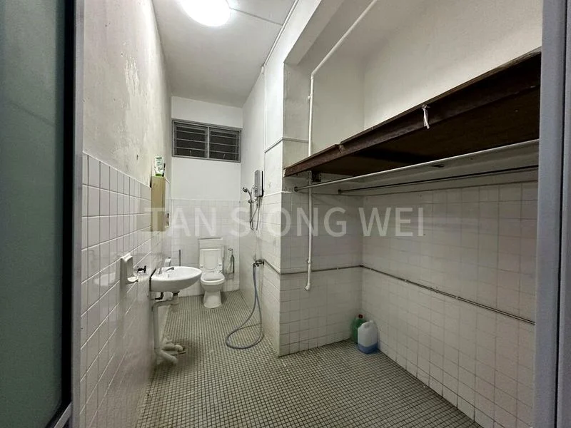 Shop / Shophouse for Rent: waringin park - Image 1
