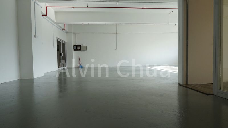 Light Industrial (B1) for Sale in Gold Pine Industrial Building - Image 2