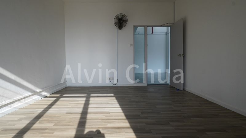 Light Industrial (B1) for Sale in Gold Pine Industrial Building - Image 3