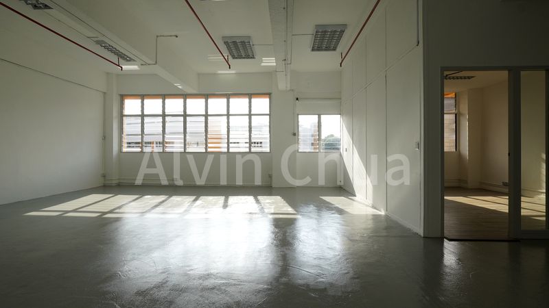 Light Industrial (B1) for Sale in Gold Pine Industrial Building - Image 4