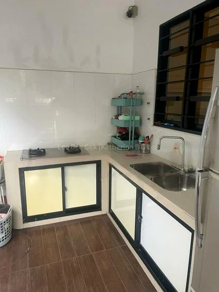 5 Bed Semi-Detached House (Landed) for Sale in  Mugliston Hill - Image 6