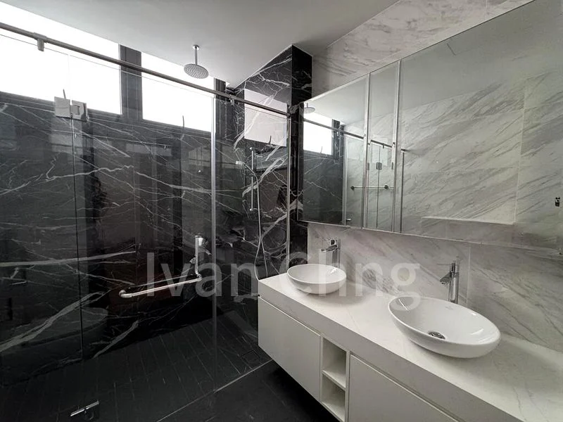 5 Bed Terraced House (Landed) for Sale in  Jalan Loyang Besar - Image 18