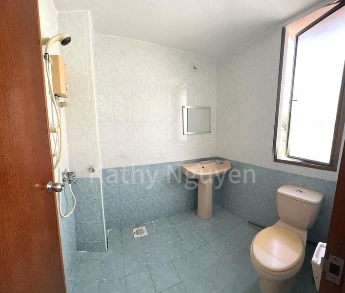 Master Room (Condo) for Rent in  Balmoral Luck - Image 9