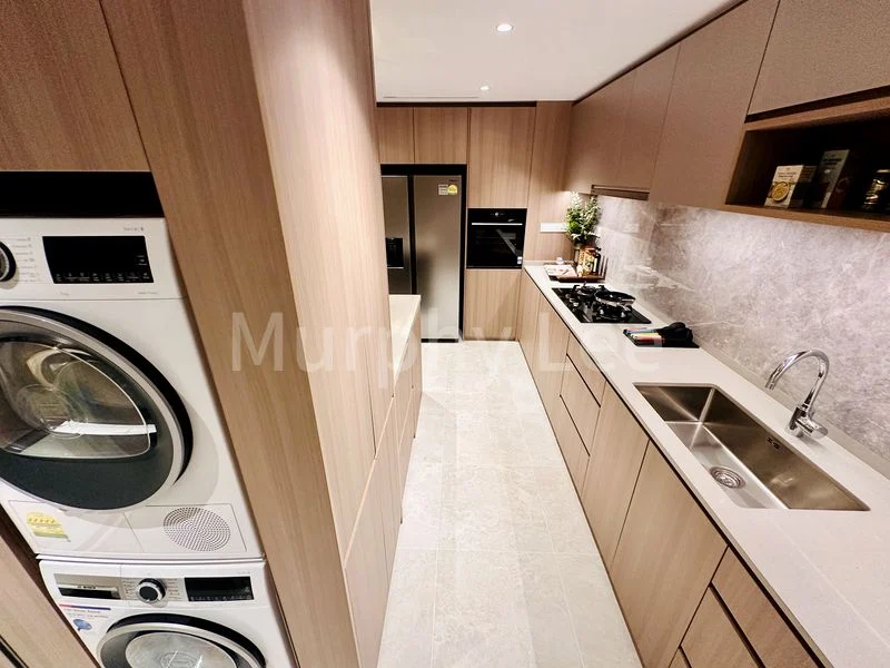 4+1 Bed Condo for Sale in Parktown Residence - Image 39