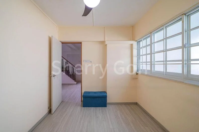 Maisonette HDB for Sale in 238 Hougang Avenue 1 - Image 4