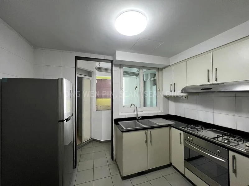 Master Room (Condo) for Rent in  The Warren - Image 4