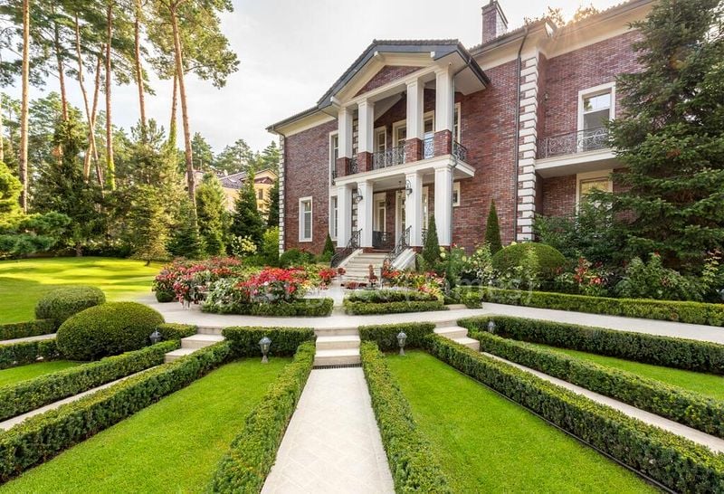 6 Bed Bungalow (Landed) for Sale in  Astrid Meadows - Image 6