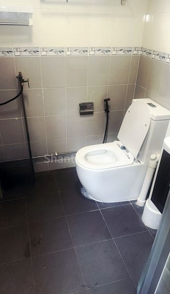 Common Room (HDB) for Rent in 707 Clementi West Street 2 - Image 4