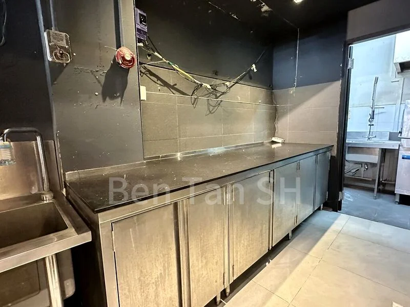 Food & Beverage for Rent: Restaurant & Bar on South Bridge Road - Image 2