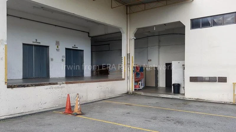 Light Industrial (B1) for Rent: Halcyon 1, 1,200 Sq Ft Unit on Halcyon Way - Image 3