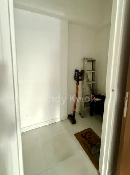Executive HDB for Sale in  563 Hougang Street 51 - Image 9