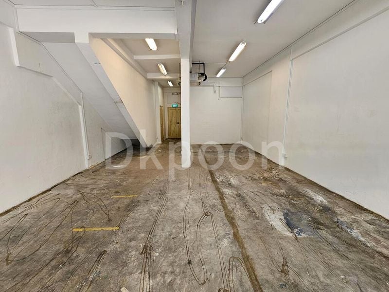 Shop / Shophouse for Rent: Near Market, Hawker Centre & Schools - Image 5