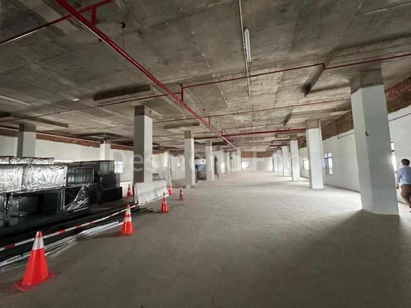 Factory / Workshop (B2) for Rent: Standalone Unit, High Ceiling / Electrical Supply in Tuas - Image 3
