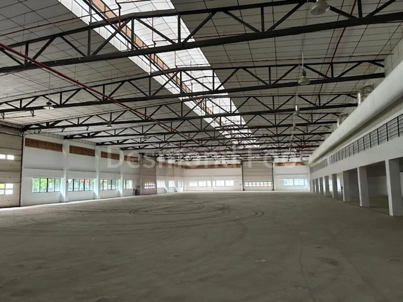 Factory / Workshop (B2) for Rent: Standalone Unit, High Ceiling / Electrical Supply in Tuas - Image 8