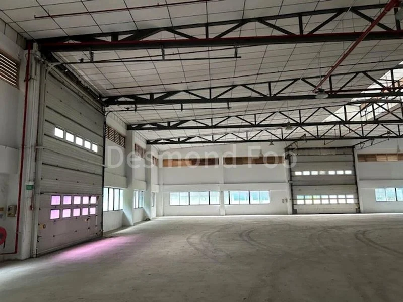 Factory / Workshop (B2) for Rent: Standalone Unit, High Ceiling / Electrical Supply in Tuas - Image 6