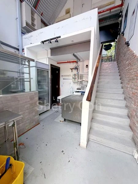 Food & Beverage for Rent: 387388 - Prime Retail Shop, Street-Level, in a Busy Complex. - Image 3