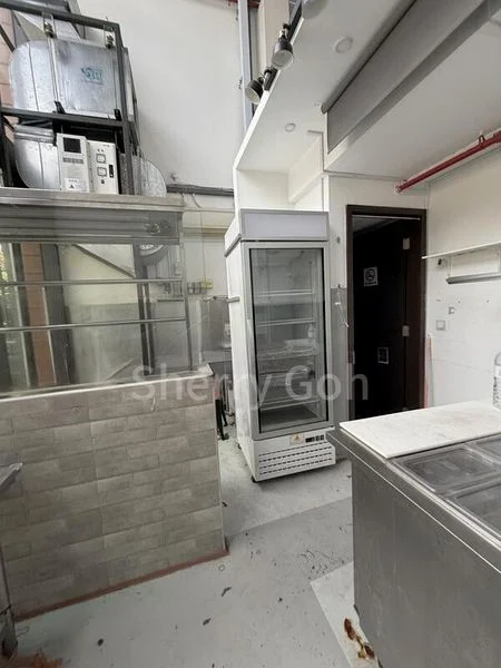 Food & Beverage for Rent: 387388 - Prime Retail Shop, Street-Level, in a Busy Complex. - Image 4