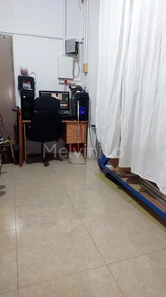 Light Industrial (B1) for Rent: The Commerze @ Irving - Image 2