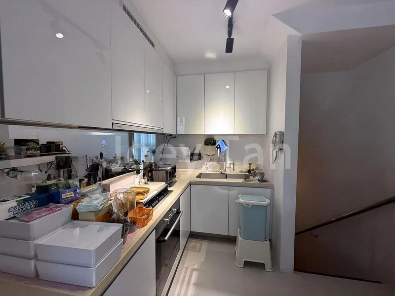 4 Bed Corner Terrace (Landed) for Sale in Wak Hassan Drive - Image 5