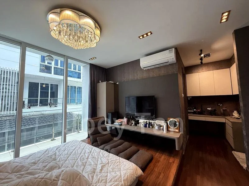 4 Bed Corner Terrace (Landed) for Sale in Wak Hassan Drive - Image 3