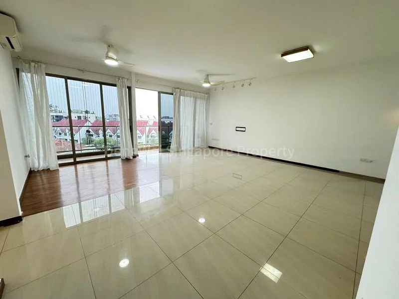 4 Bed Executive Condo for Rent in  Sea Horizon - Image 9