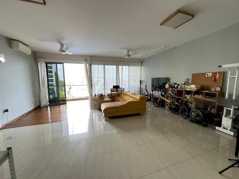 4 Bed Executive Condo for Rent in  Sea Horizon - Image 8