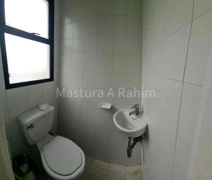 3 Bed Apartment (Condo) for Sale in  Harbourlights - Image 9