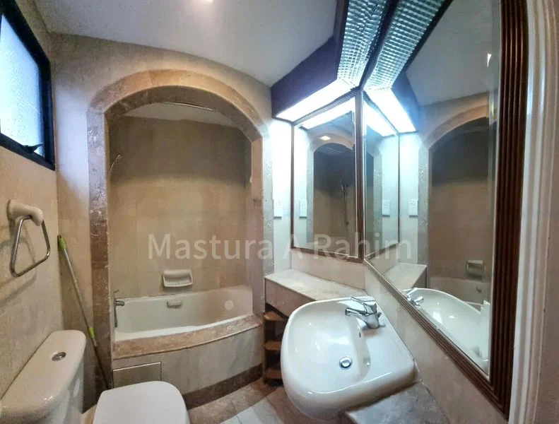 3 Bed Apartment (Condo) for Sale in  Harbourlights - Image 7