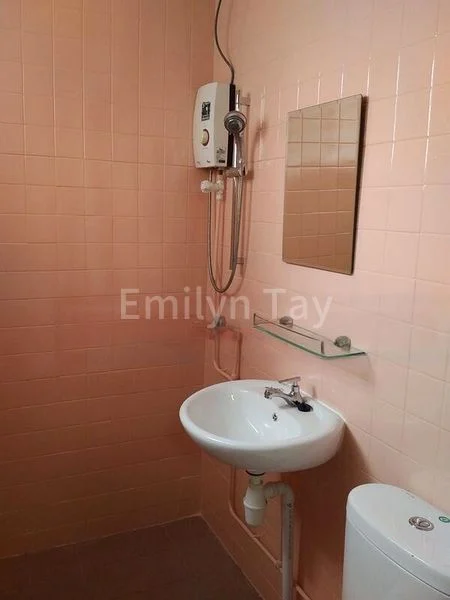 4 Room (4S) HDB for Rent in  515 Hougang Avenue 10 - Image 4