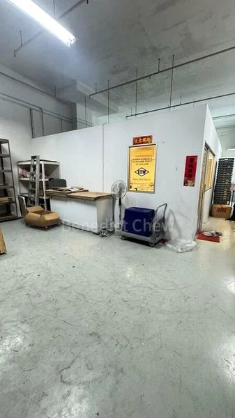 Light Industrial (B1) for Rent: Tradehub 21 - Image 1