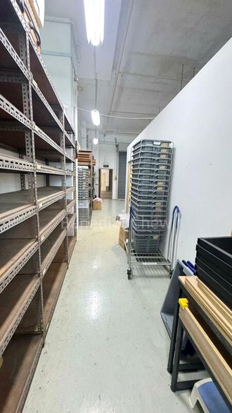 Light Industrial (B1) for Rent: Tradehub 21 - Image 3