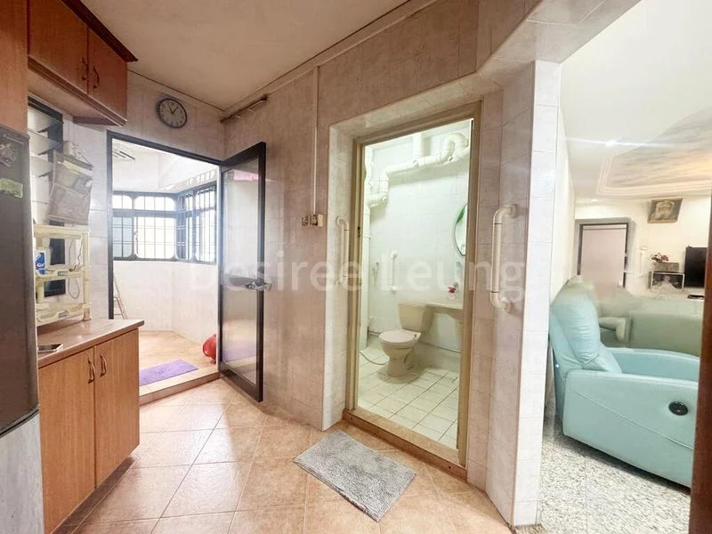 4 Room (4A) HDB for Sale in 63B Lengkok Bahru - Image 7