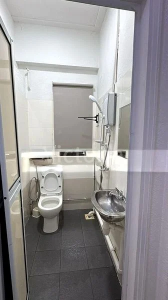 Room (Condo) for Rent in  Seah Street - Image 11