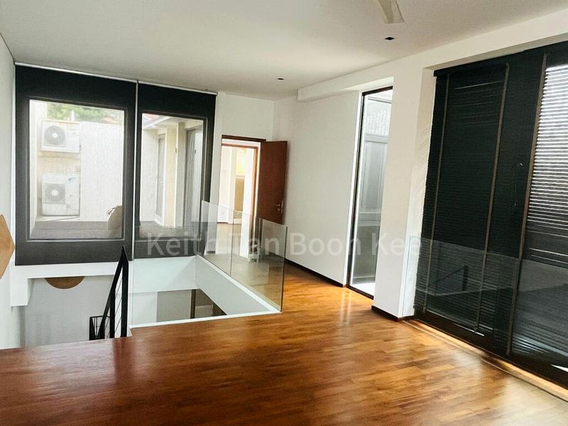 4 Bed Semi-Detached House (Landed) for Sale in  Greenbank Park - Image 4