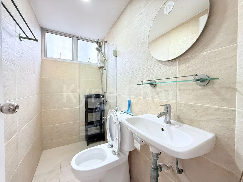 Master Room (Condo) for Rent in Pandan Valley - Image 8