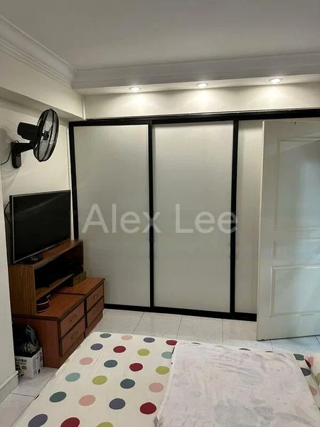 5 Room (5I) HDB for Sale in  718 Woodlands Avenue 6 - Image 5