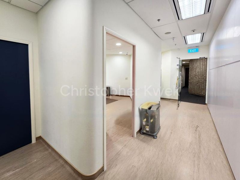 Office for Rent: United Square - Image 6