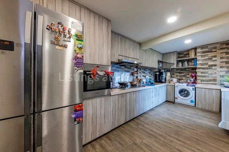 5 Room (5I) HDB for Sale in 116 Jurong East Street 13 - Image 4